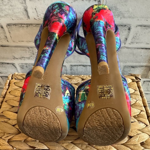 SOLD!!! Women’s Gianni Bini vibrant floral strappy prep toe heels size 6.5 - Picture 5 of 6